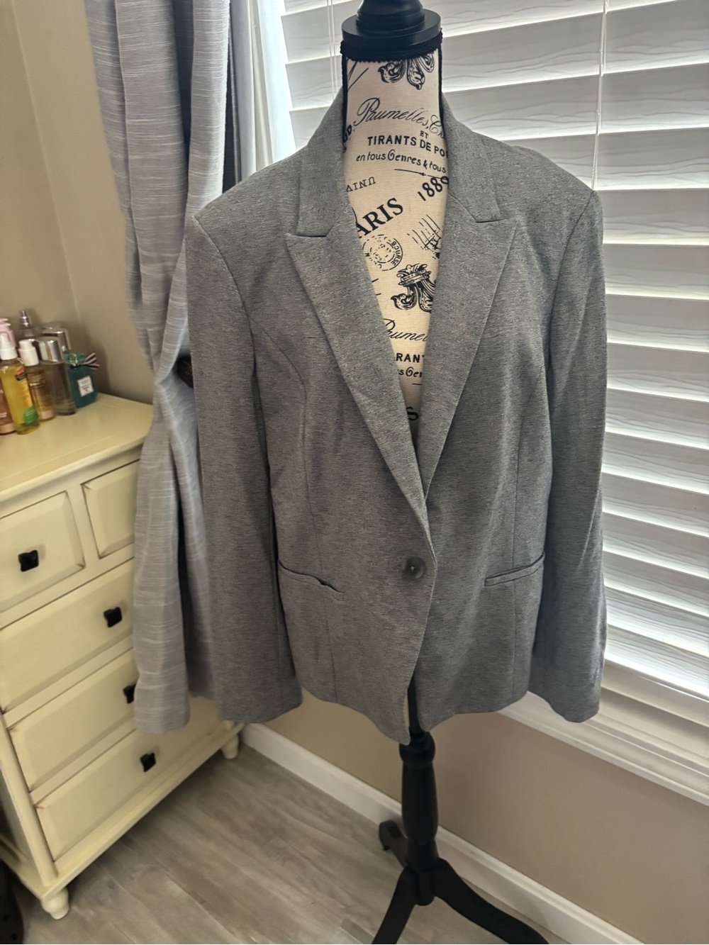 Express Women's Gray Single-Button Blazer- soft and comfortable !!